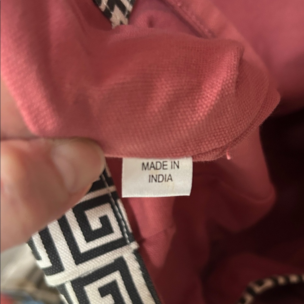 Chic Black and White Patterned Tote with Pink Handles (EUC) - Picture 9 of 14